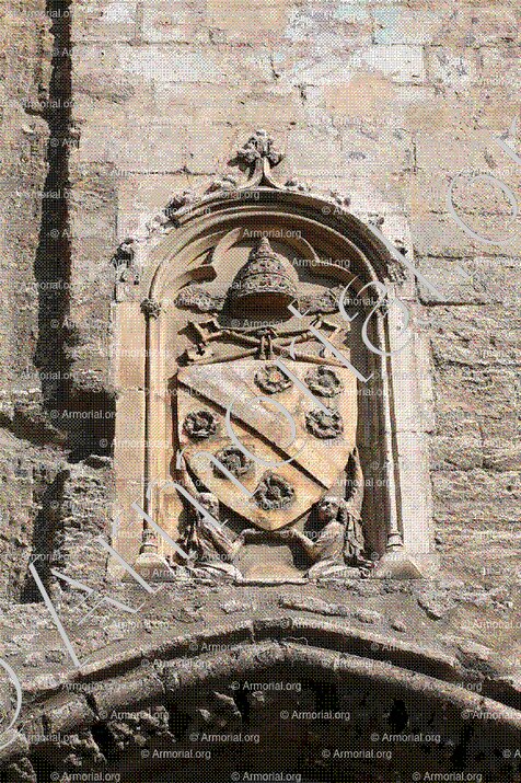 CLEMENT VI_Armoiries au-dessus de la Porte des Champeaux. Palais des papes. Avignon