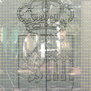 ALFAJARIN_Escudo, grabado sobre puerta acristalada, Alfajarin, Zaragoza, Aragón,_España